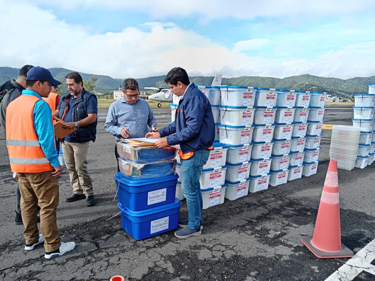Elecciones generales 2023: Totonicapán, Izabal y Huehuetenango reciben cajas electorales con material que se usará en la segunda vuelta