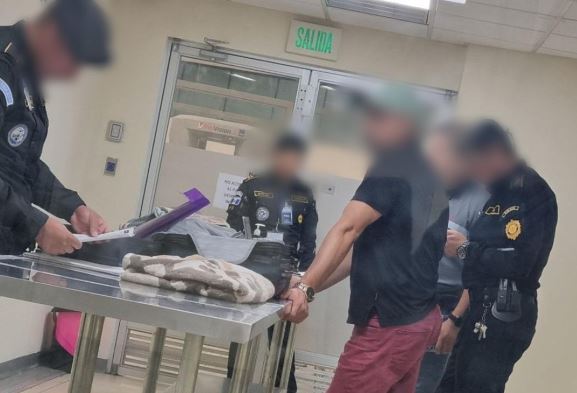 “Distribuía metanfetamina y fentanilo” capturan a un mexicano con fines de extradición en el Aeropuerto Internacional la Aurora