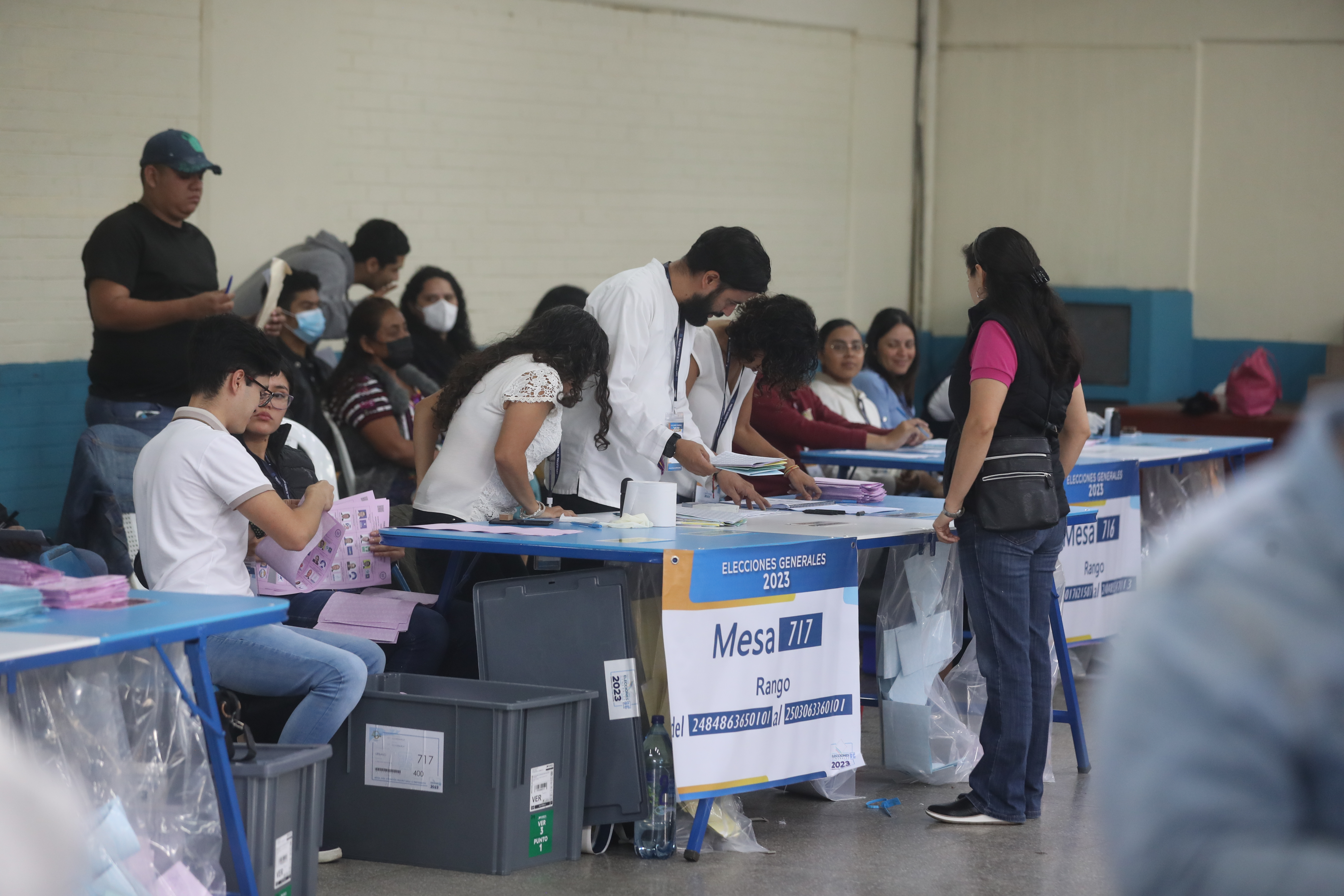 El ambiente electoral y las circunstancias posteriores a los resultados de la primera vuelta son factores que pudieron haber influido en una disminución en la confianza en la actividad económica de Guatemala. (Foto Prensa Libre: Hemeroteca PL)  