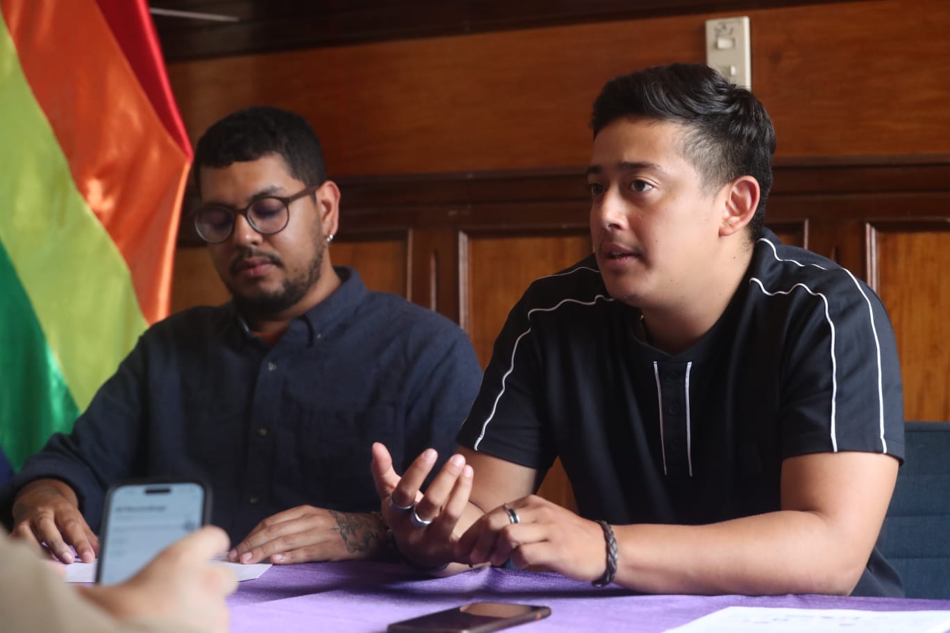 Representantes de la Comunidad LGBTIQ+ se pronuncian por su situación en este proceso electoral 2023. (Foto Prensa Libre: Juan Diego González) 