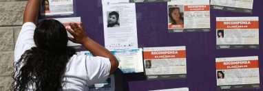 Migrantes denunciaron este 30 de agosto que se han multiplicado las desapariciones de sus compañeros en la frontera norte de México, donde se pierden grupos completos de hasta 30 personas, por lo que protestaron este Día Internacional de las Víctimas de Desapariciones Forzadas. (Foto Prensa Libre: EFE)