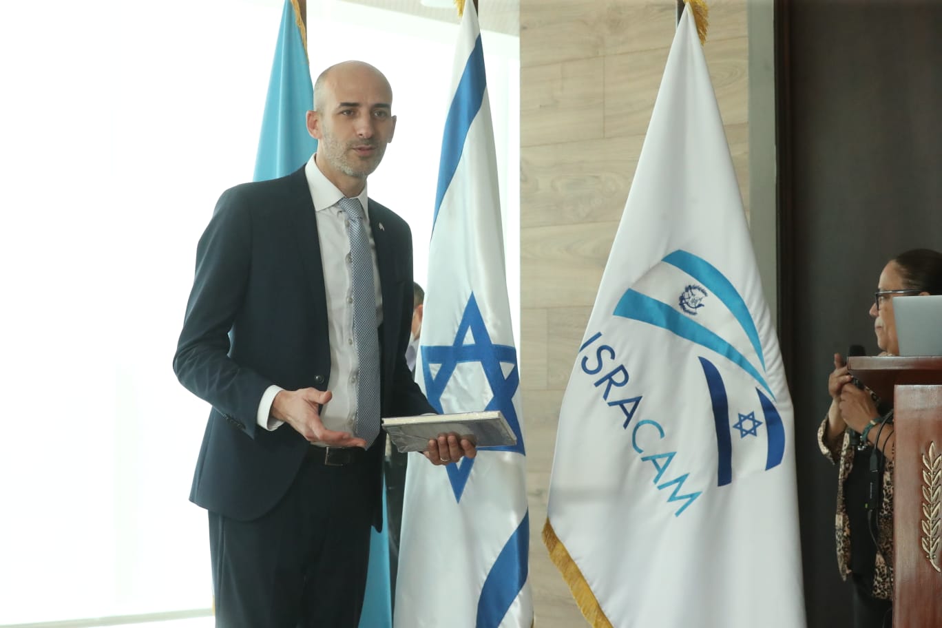 Embajador de Israel Yiftah Curiel