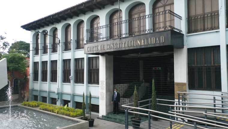 La Corte de Constitucionalidad remitió los amparos a la CSJ, una sala y un juzgado. (Foto Prensa Libre: Byron García)