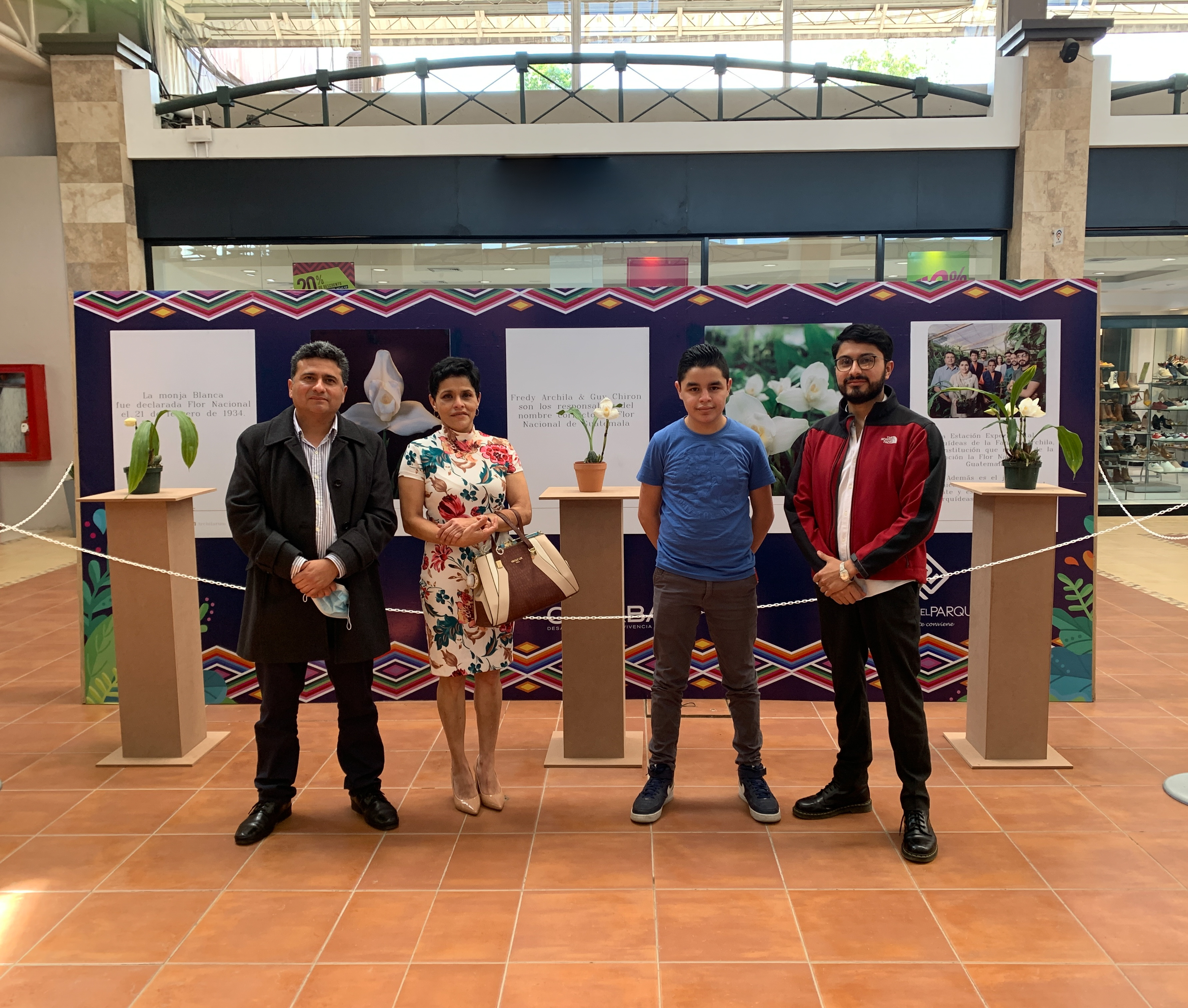 En la publicación francesa de 2011 en la que Archila propuso el nuevo nombre de la Monja Blaca, también informó al mundo sobre extinción de este "símbolo patrio" debido a la destrucción de los bosques nubosos y a la extracción que sufren estos. Al mismo tiempo que el botánico presentaba este artículo, lideraba junto a un equipo de colegas investigadores, así como familiares y miembros de la Estación Experimental de Orquídeas, una misión para devolverle a Guatemala su flor nacional.