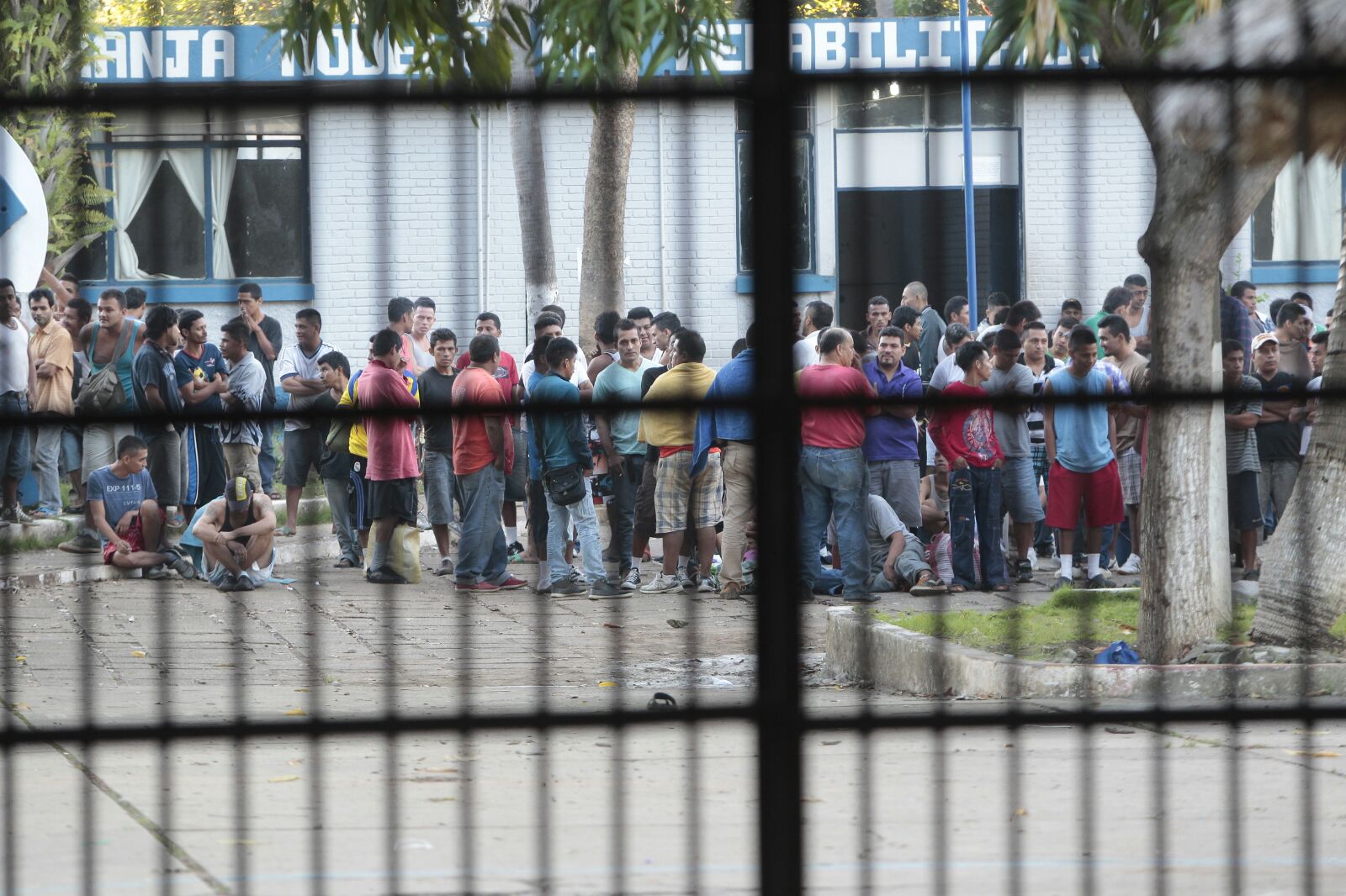 Datos estadísticos del Sistema Penitenciario al 8 de agosto revelan que en la Granja Penal Canadá, Escuintla, hay un 420 por ciento de hacinamiento. Hay 3,121 reclusos para una capacidad de 600. (Foto Prensa Libre: Hemeroteca PL).
