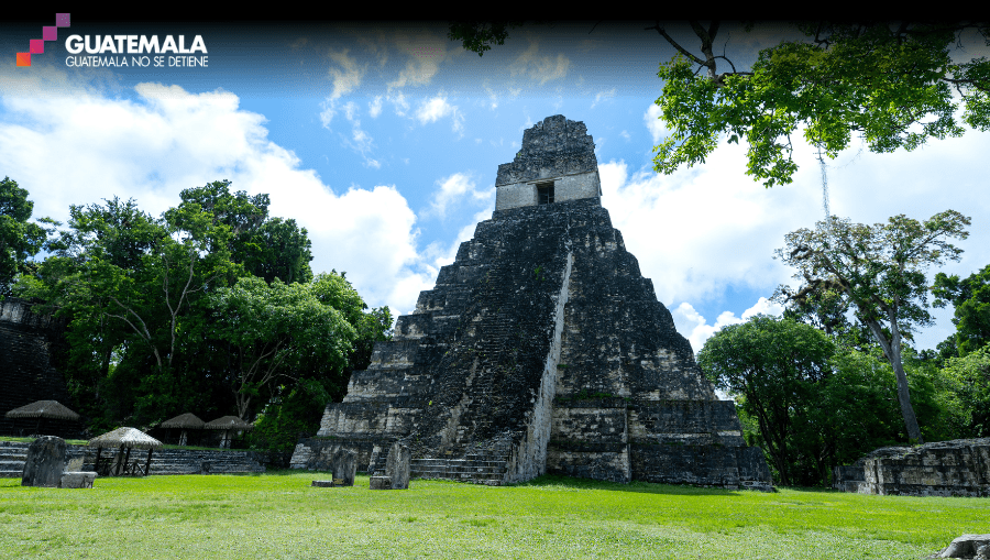 Aunque ya se han trabajado mejoras en Tikal, aún hay tareas pendientes para lograr que este sitio arqueológico ofrezca una mejor experiencia y estadía para quienes lo visitan. (Foto Prensa Libre: Freepik)