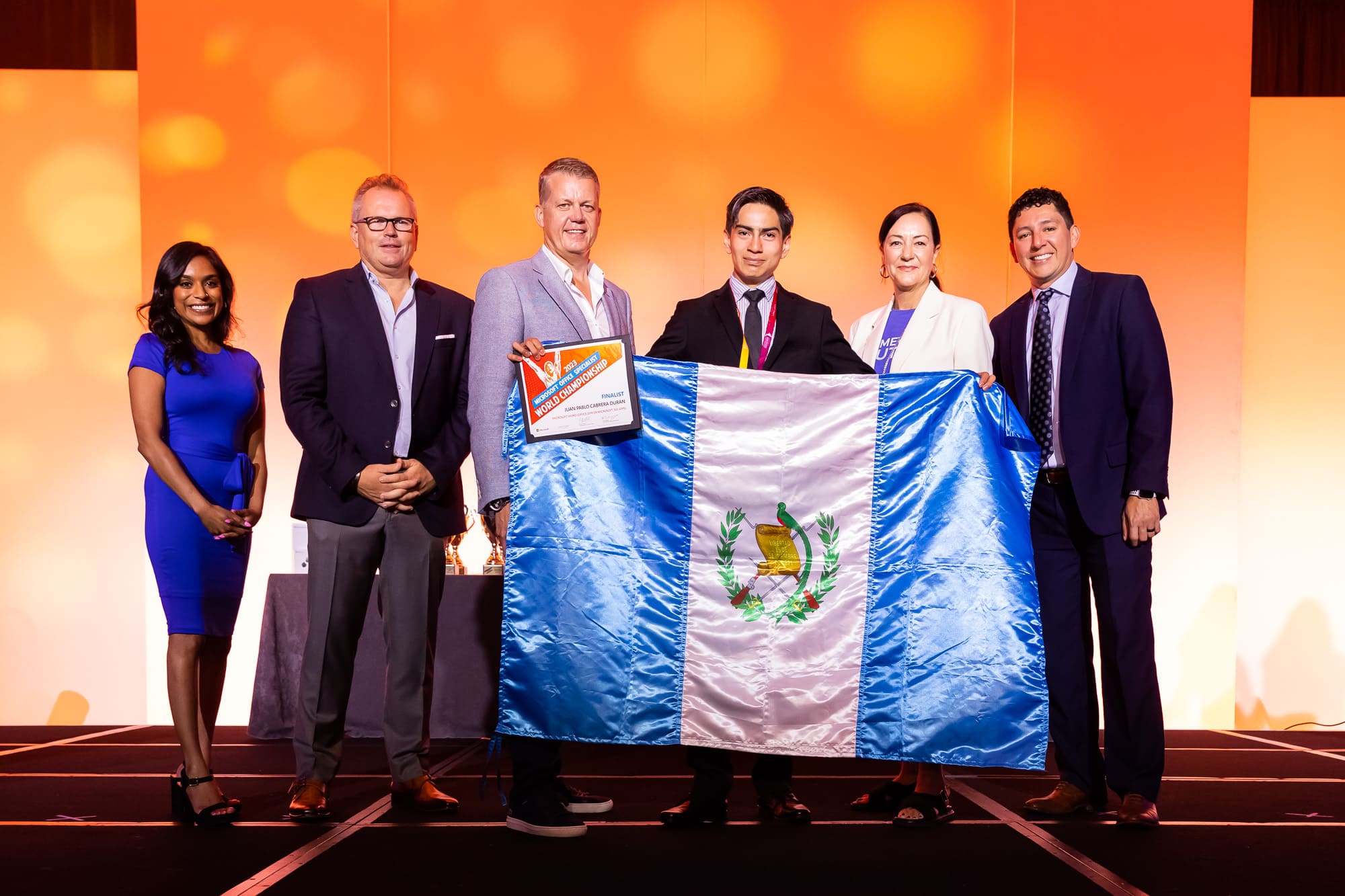 Guatemalteca alcanza el top 10 de la Competencia Mundial Microsoft Office Specialist 2