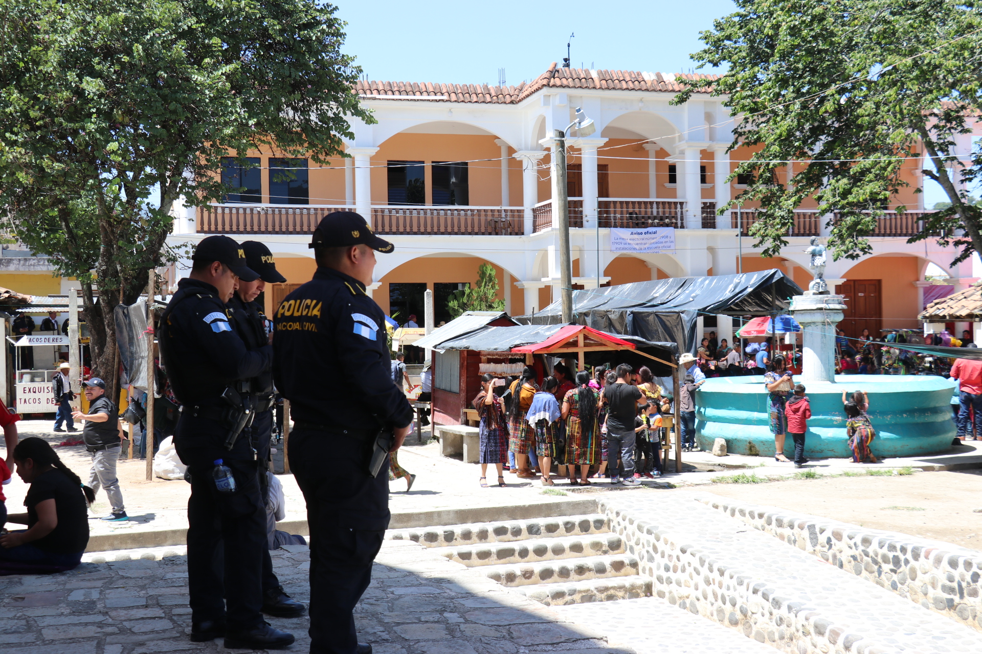 Despliegue policial en en San Bartolomé Jocotenango, Quiché. Foto Prensa Libre: Héctor Cordero