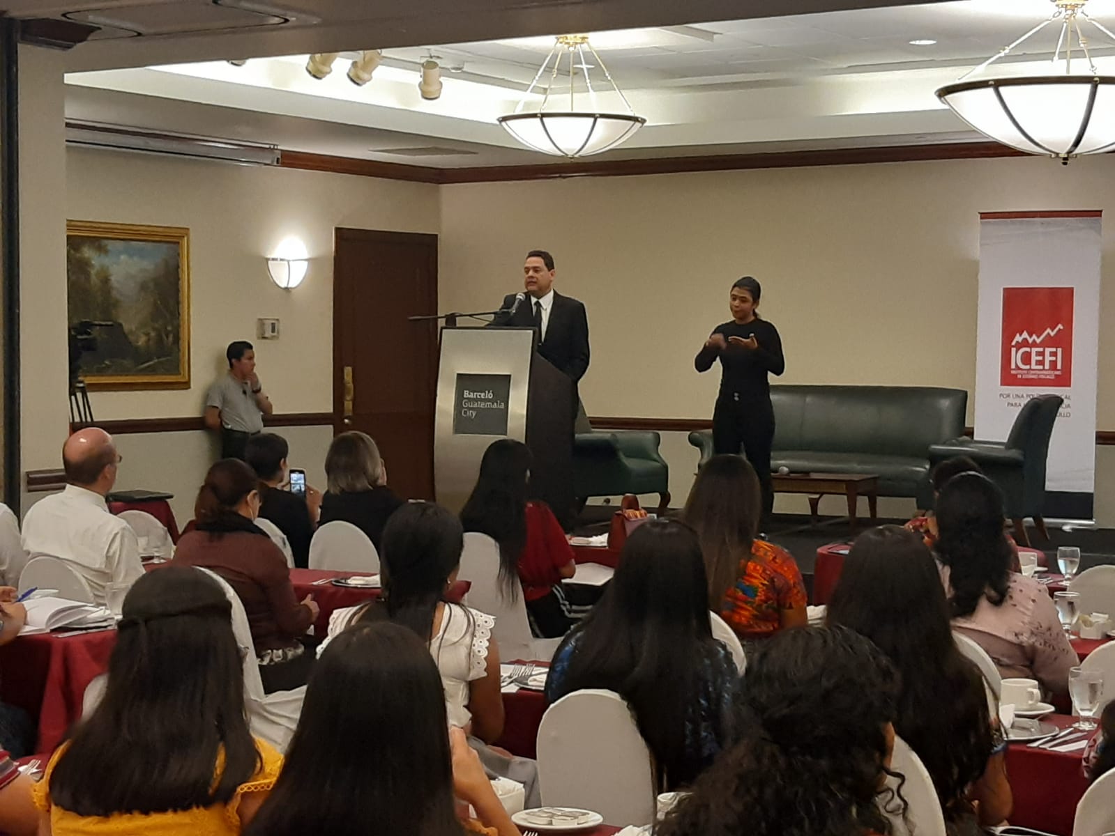 El Icefi presentó dos estudios para fortalecer la transparencia en el procedimiento para el presupuesto del Estado. (Foto, Prensa Libre: cortesía Icefi).