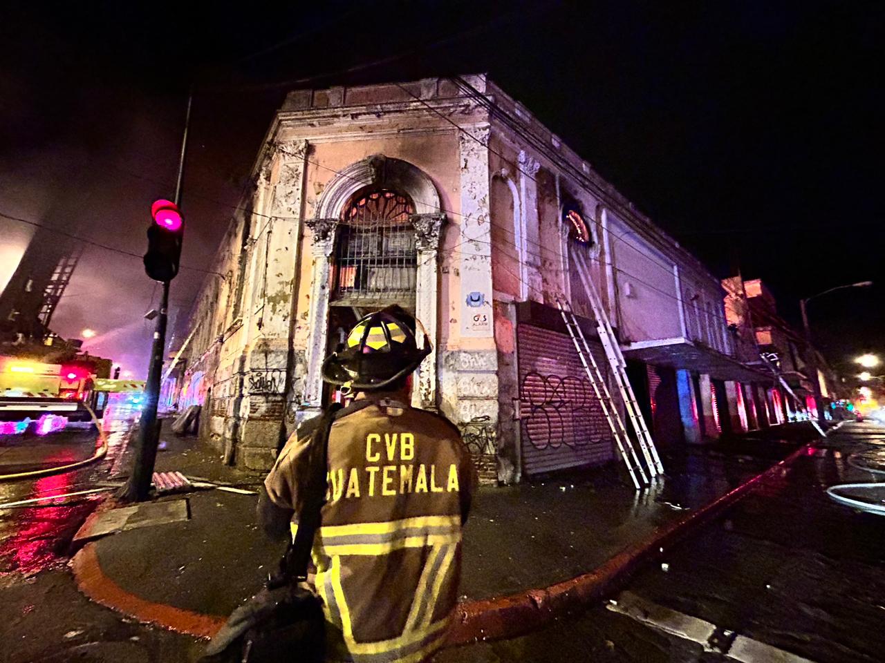 IMÁGENES: Incendio consume bodega de productos de plástico en el Centro ...