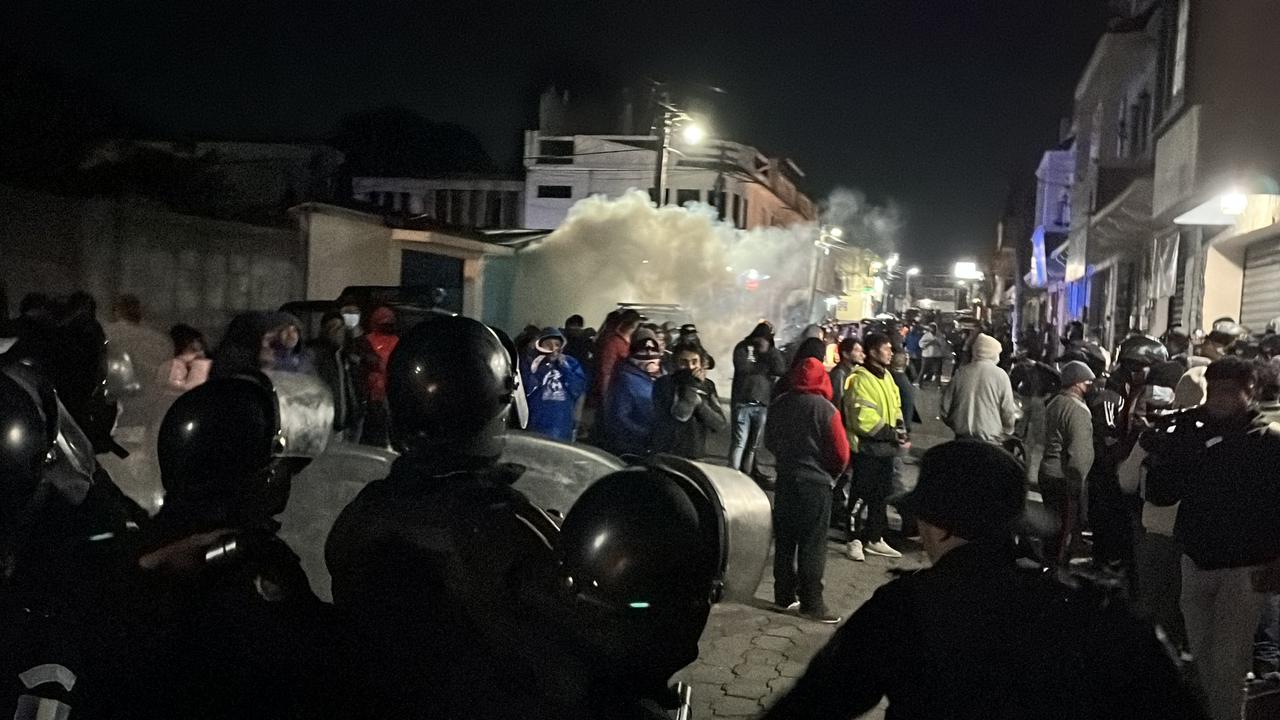 Vecinos de la Esperanza, Quetzaltenango, están molestos por una ola de saqueos en viviendas y comercios. (Foto Prensa Libre: Mynor Toc)
