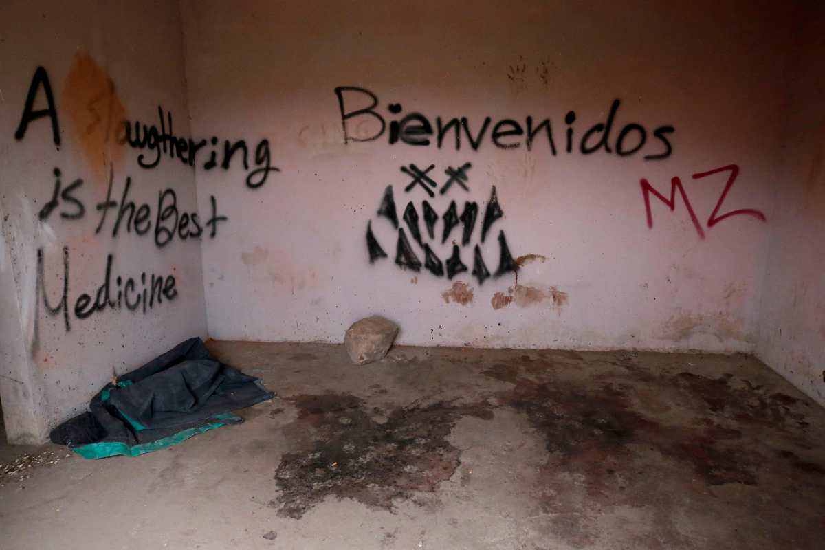 Detalles de la casa en donde cinco jóvenes habrían sido asesinado sen Jalisco, México. (Foto Prensa Libre: AFP)