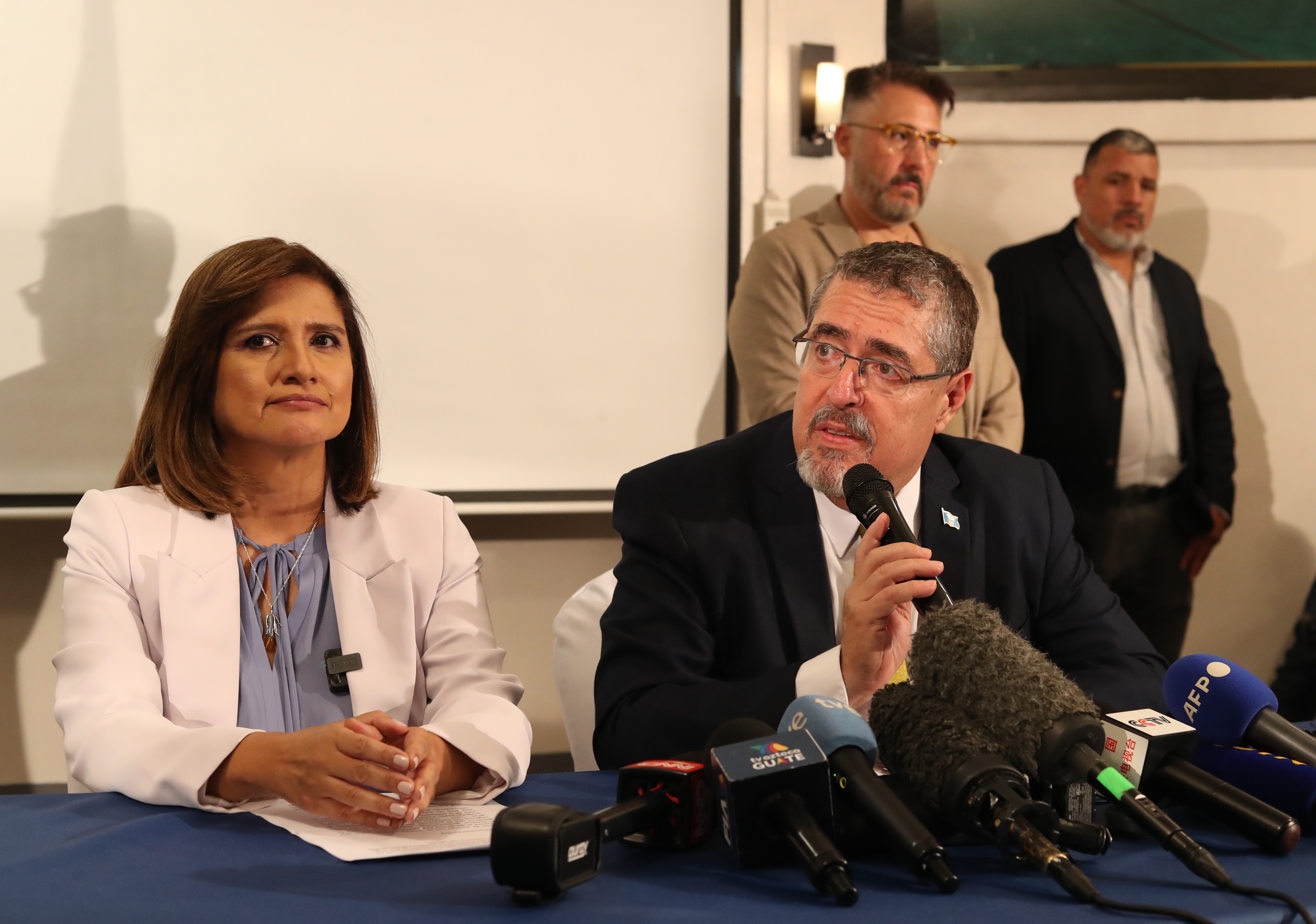  Bernardo Arévalo de León y Karin Herrera fueron electos presidente y vicepresidenta de Guatemala durante la segunda vuelta electoral del pasado 20 de agosto. (Foto Prensa Libre: EFE) 