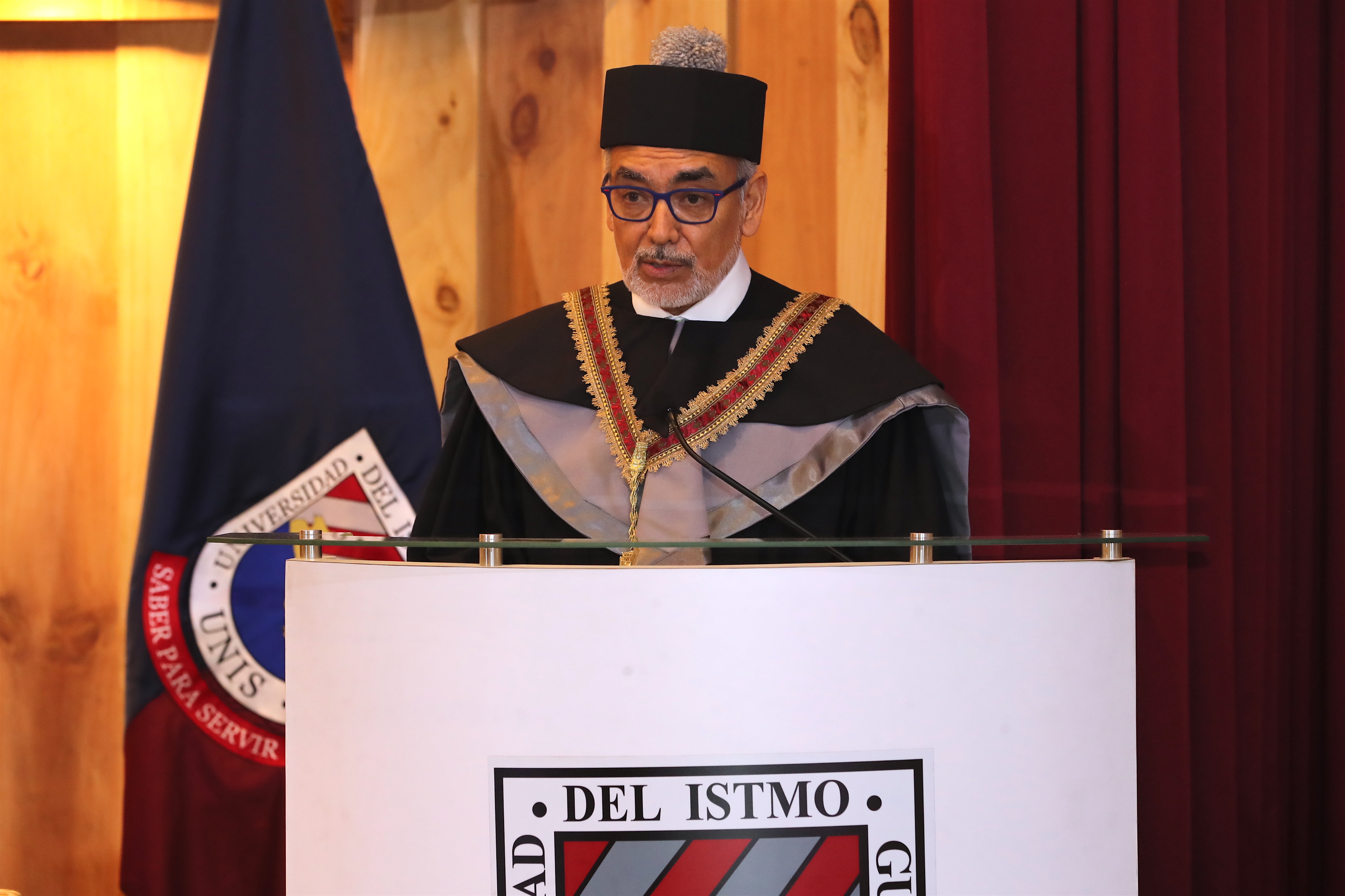 El ingeniero Francisco Enrique Mejía Serrano asume como rector de la Universidad del Istmo