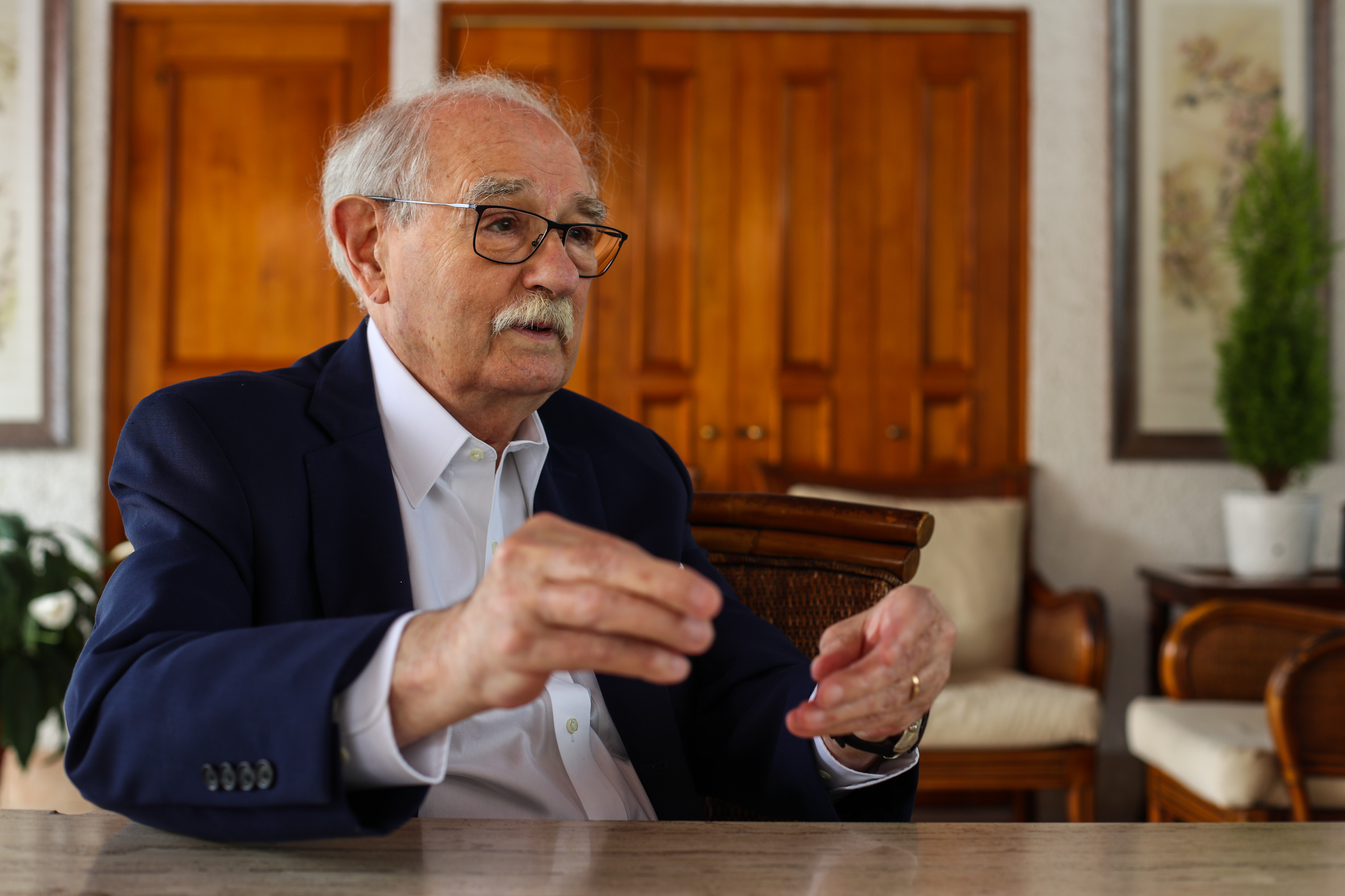 Francisco Pérez de Antón y su nuevo libro de suspenso político en Guatemala: "Hay un quiebre moral en el sistema de justicia"