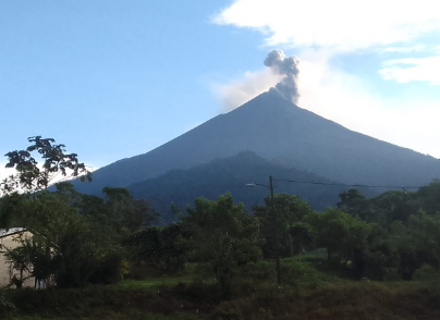 Volcán de Fuego: actividad causa caída de ceniza en algunas partes del país y autoridades brindan recomendaciones a la población