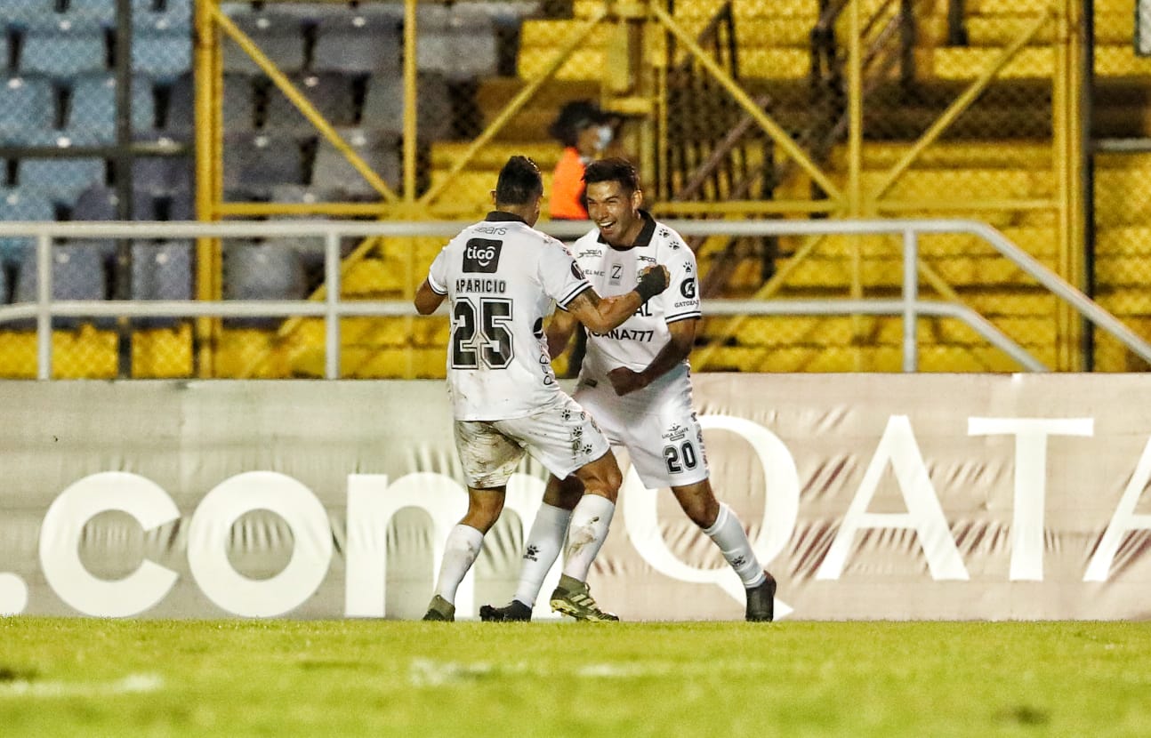 Comunicaciones debutó con el pie derecho