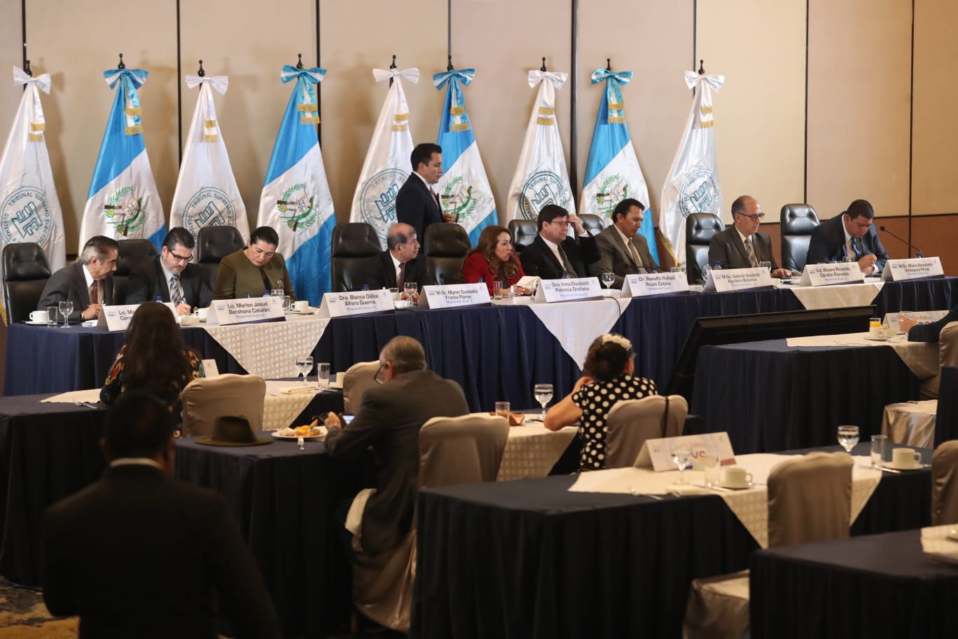 El TSE sostuvo una reunión con fiscales nacionales de partidos políticos previo a la segunda vuelta. Fotografía: Prensa Libre (Roberto López). 