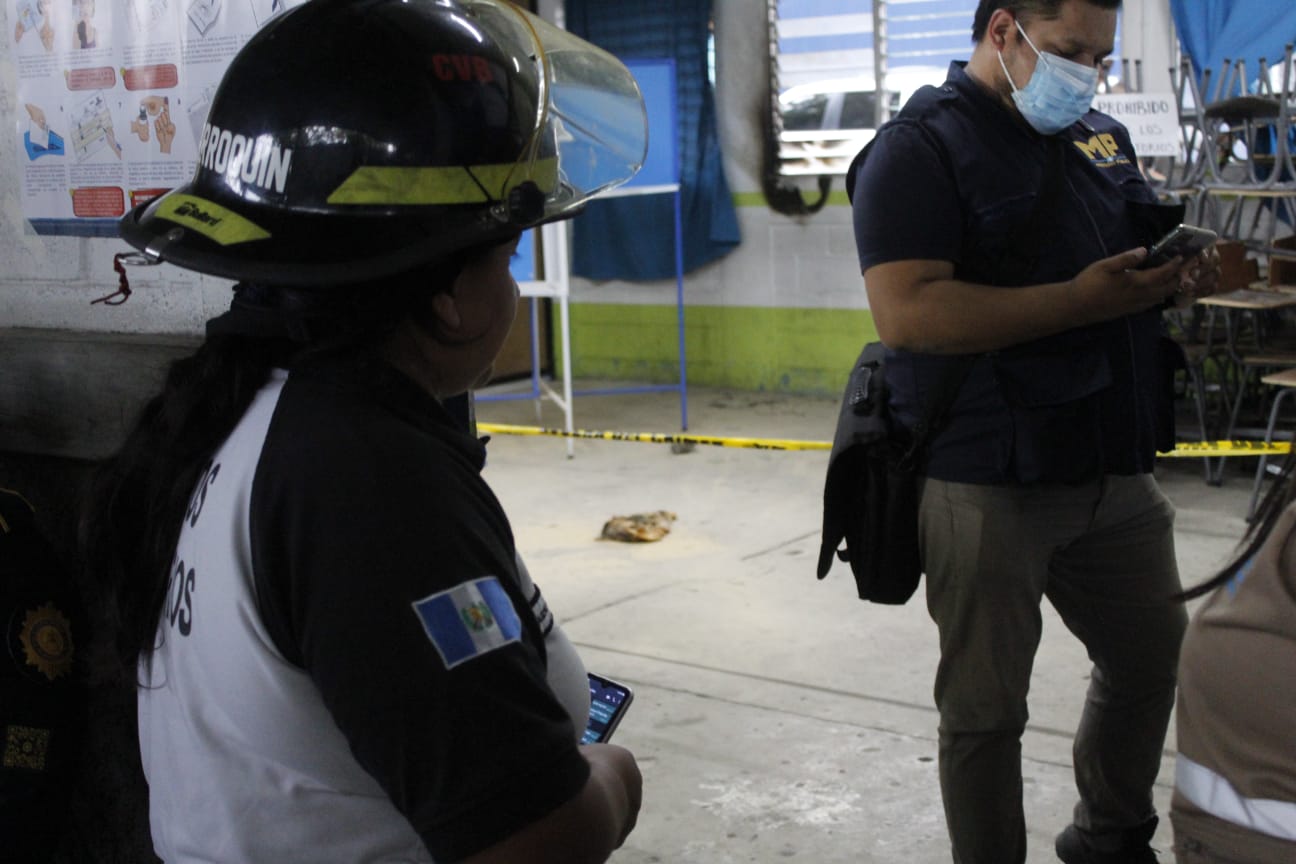 MP afirma que investigan los dos ataques con bombas incendiarias en centros de votación de Mixco y zona 18 de la capital