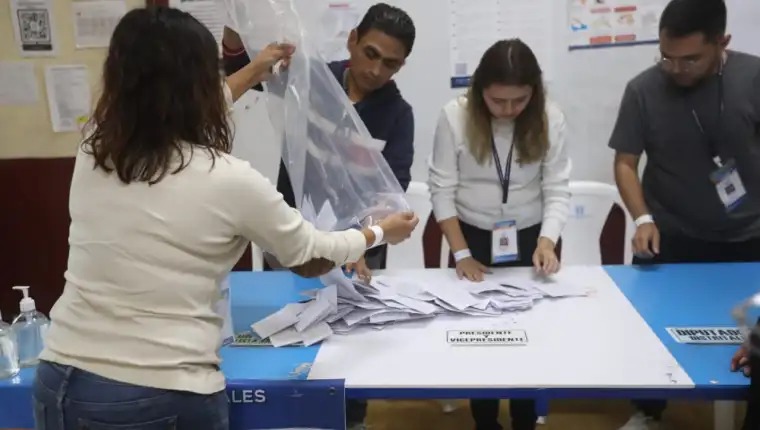 Respaldaron el compromiso de las Juntas Electorales y Receptoras de Votos incluso en el contexto en el que se llevaron a cabo las elecciones.(Foto Prensa Libre: Erick Ávila)