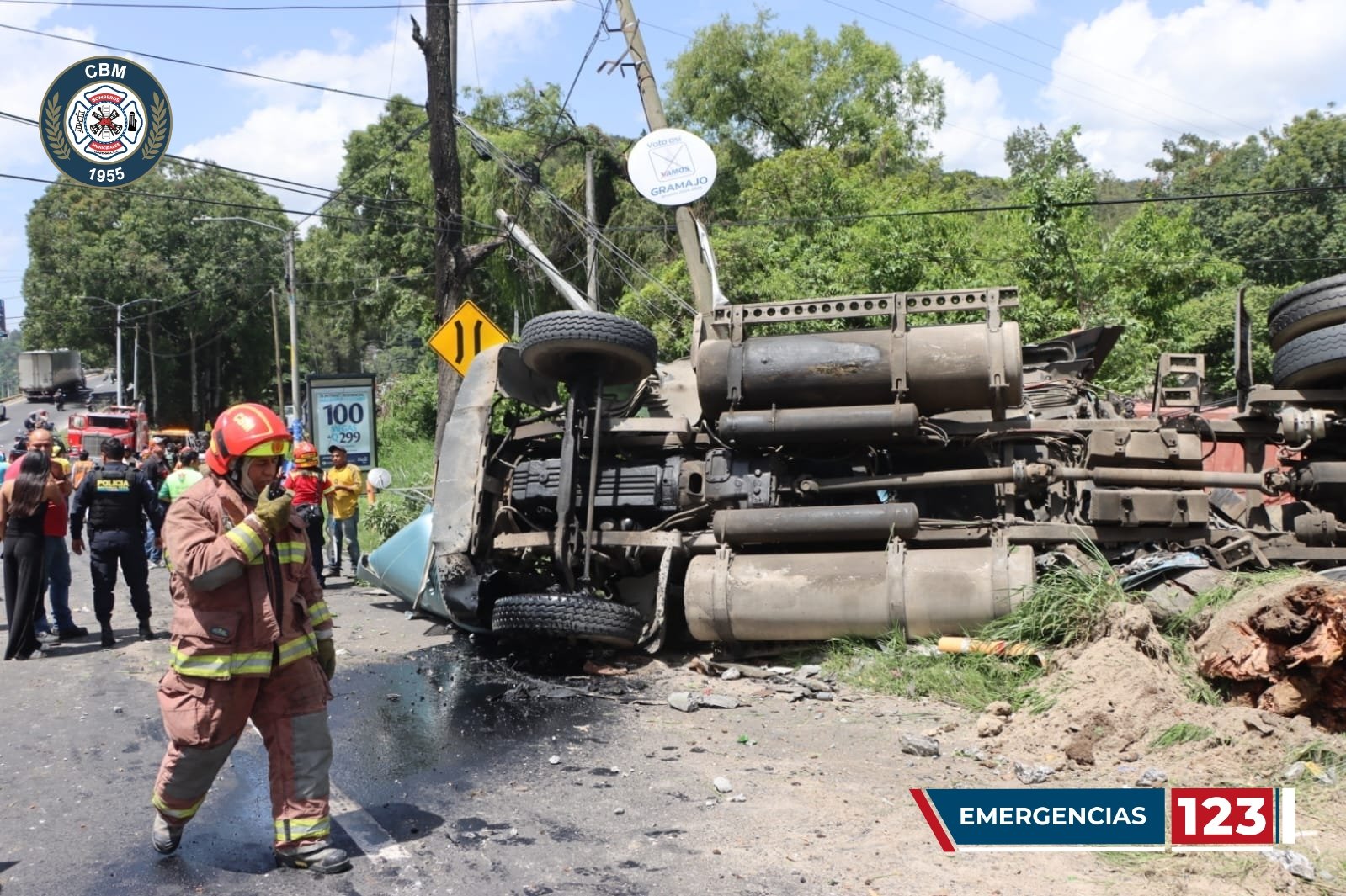 Accidente en la Villalobos: tráiler vuelca y se reporta tránsito lento en ambos sentidos de la ruta