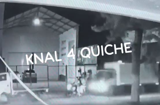 Camión arrolla a familia que se conducía en moto en Santa Cruz del Quiché, Quiché. (Foto Prensa Libre: Kanal 4 Quiché)