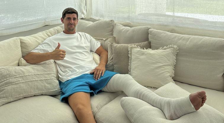 El belga Thibaut Courtois, portero del Real Madrid, aseguró este jueves, tras sufrir durante el entrenamiento una rotura del ligamento cruzado anterior de la rodilla izquierda, que "nunca esperas pasar por algo como esto". (Foto Prensa Libre: EFE).