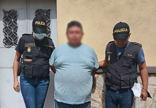 Marlon Estuardo Lorenzo Vásquez, quien fue gerente de una agencia bancaria, fue detenido en Jocotán, Chiquimula, sindicado de sindica de hurto agravado en forma continuada. (Foto Prensa Libre: MP)