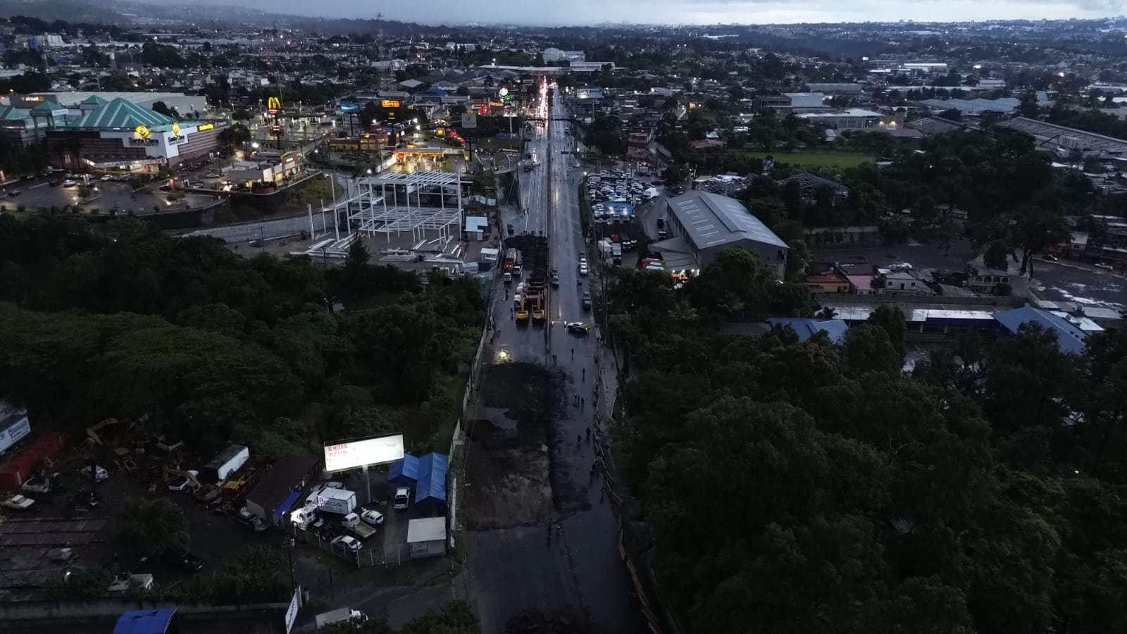 Video | Hundimiento en Villa Nueva: Así colapsó el kilómetro 17.5 de la ...