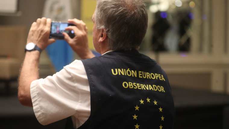 Un observador de la UE durante un foro vicepresidencial. (Foto Prensa Libre: Hemeroteca PL)
