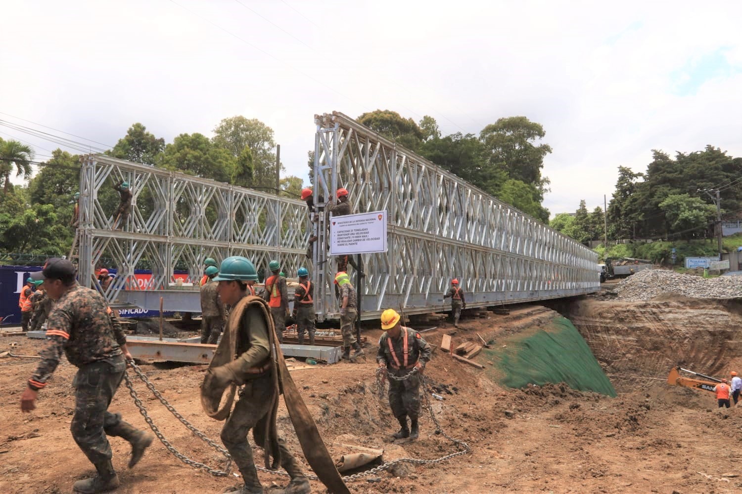 Puente temporal en Villa Nueva: a 10 km/h, sin poder hacer cambios y las otras condiciones para transitar por la estructura