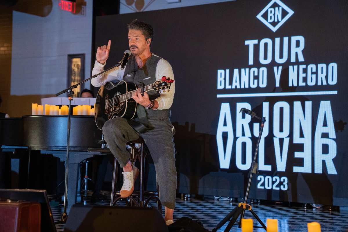Ricardo Arjona anuncia el final de la gira “Blanco y Negro: Volver Tour 2023”: “El sur… para decir gracias”