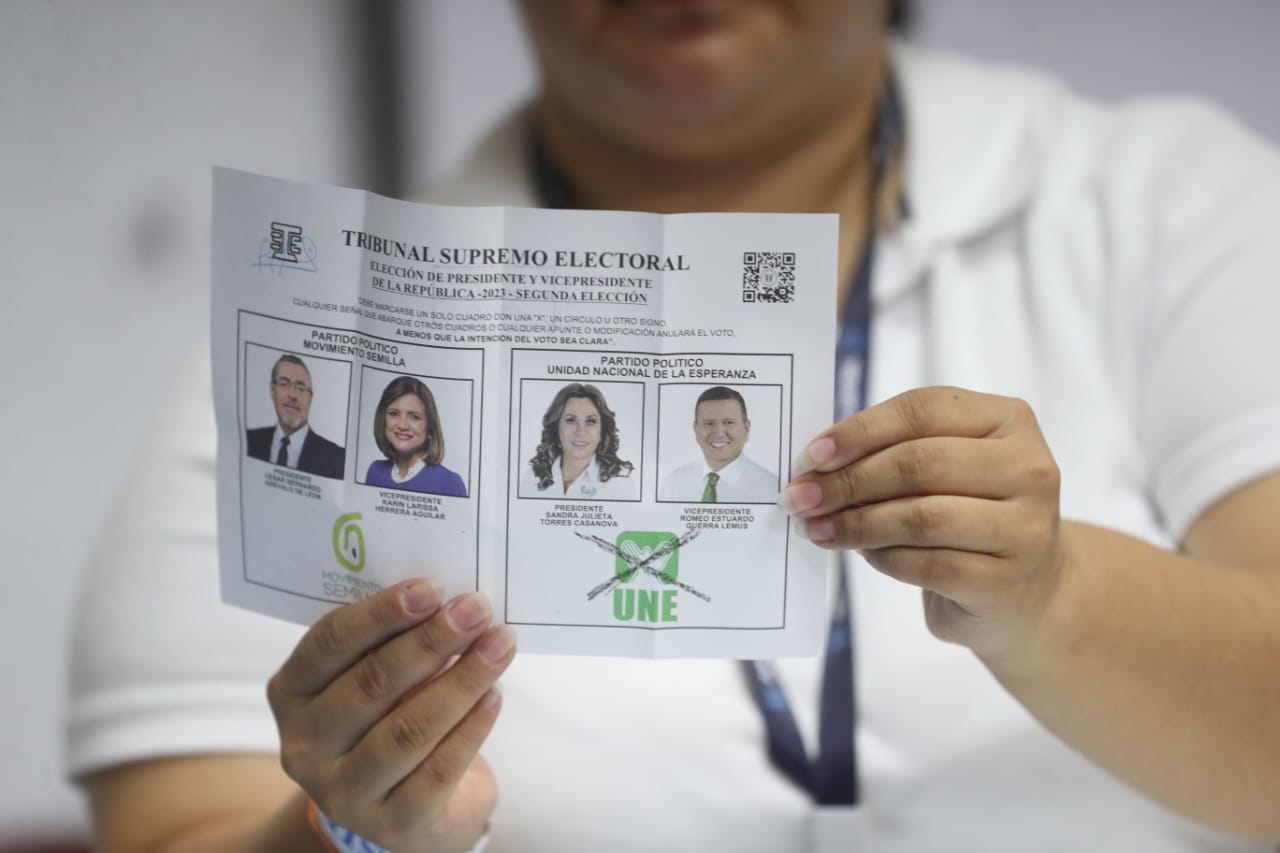 Guatemaltecos votaron en EE. UU. con poca participación y enfrentando problemas en Los Ángeles debido a la tormenta Hillary