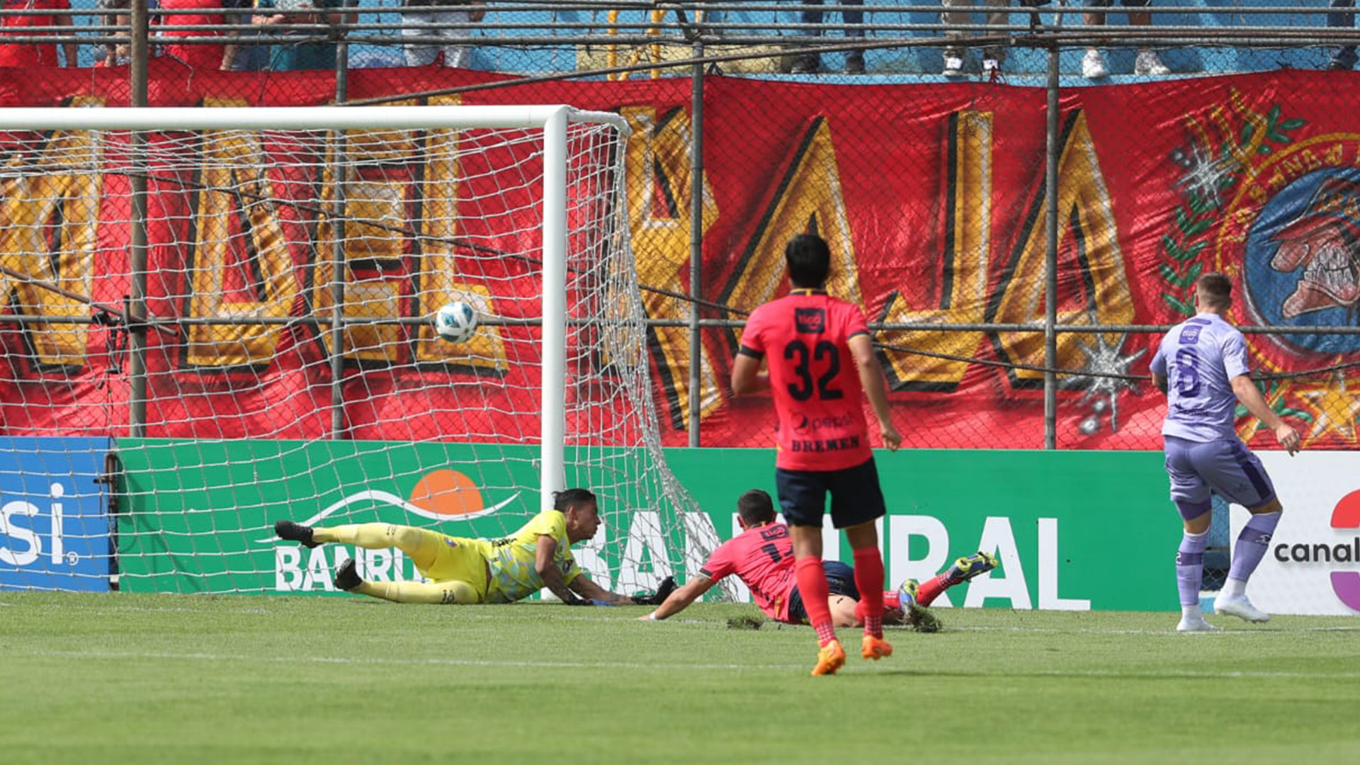 El gol que marcó el "sheca" Hernández.
