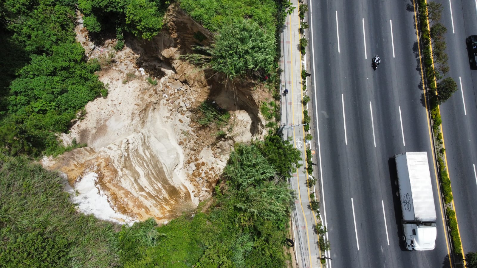 Socavón en ruta al Pacífico: Imágenes y video muestran magnitud de otra emergencia ahora en el km 14.8 ruta al Pacífico y esto dicen las autoridades