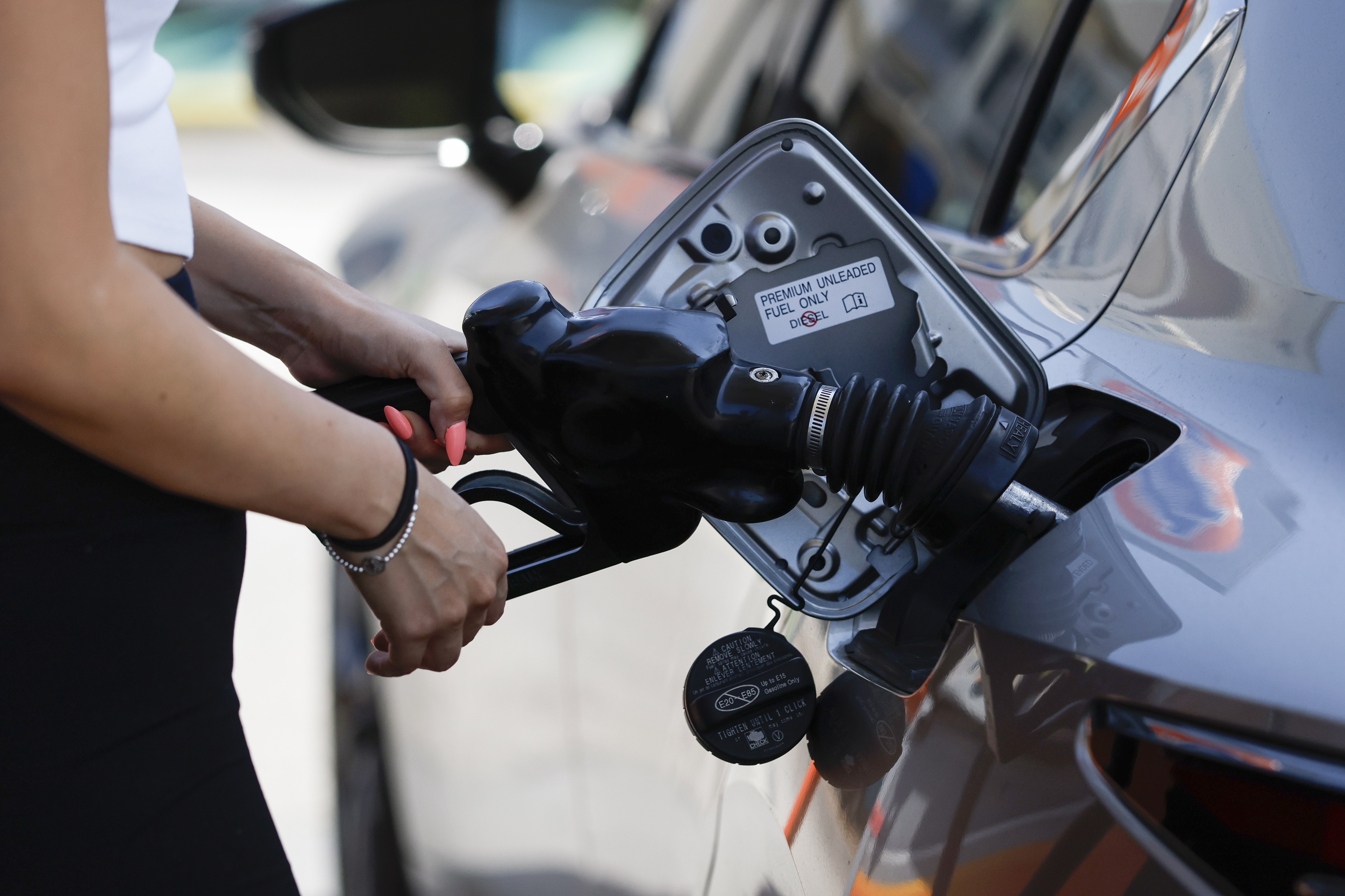Los precios de la gasolina alcanzan su nivel más alto desde noviembre en Los Ángeles