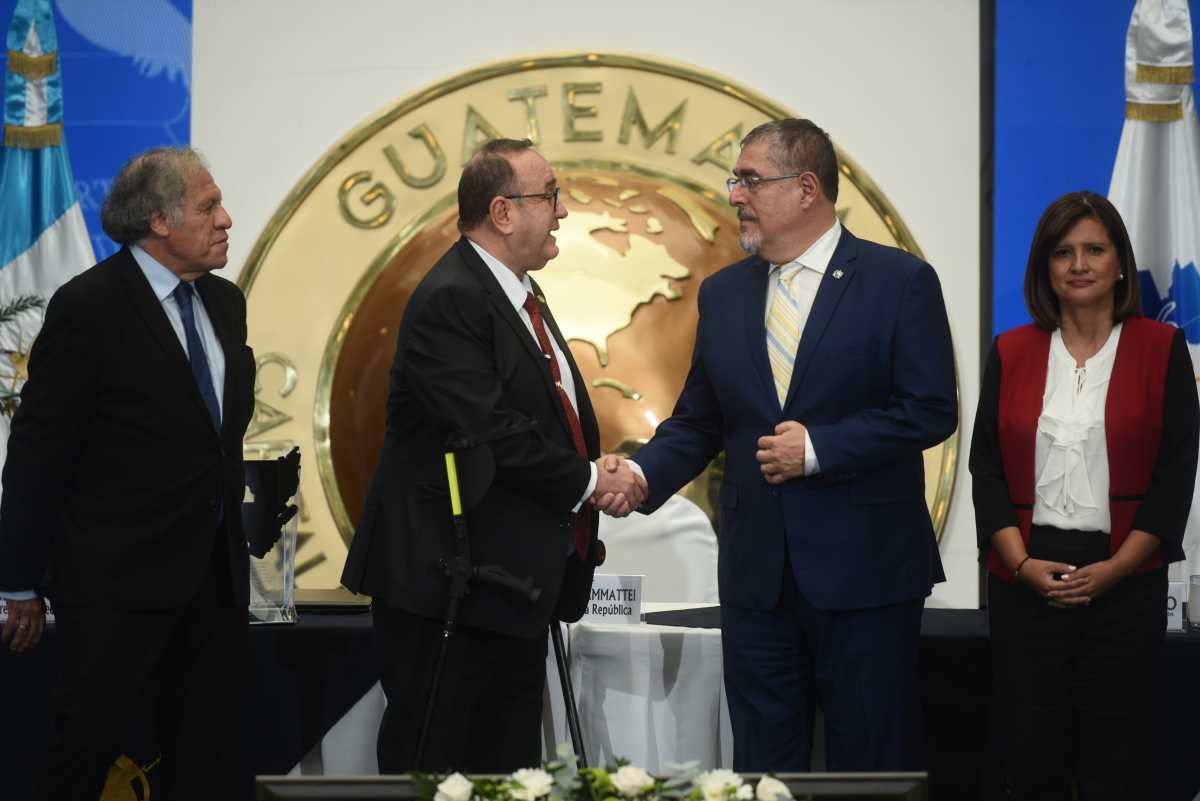 Proceso de transición en Guatemala continúa suspendido y gobierno de Giammattei aún “analiza” propuesta de Arévalo