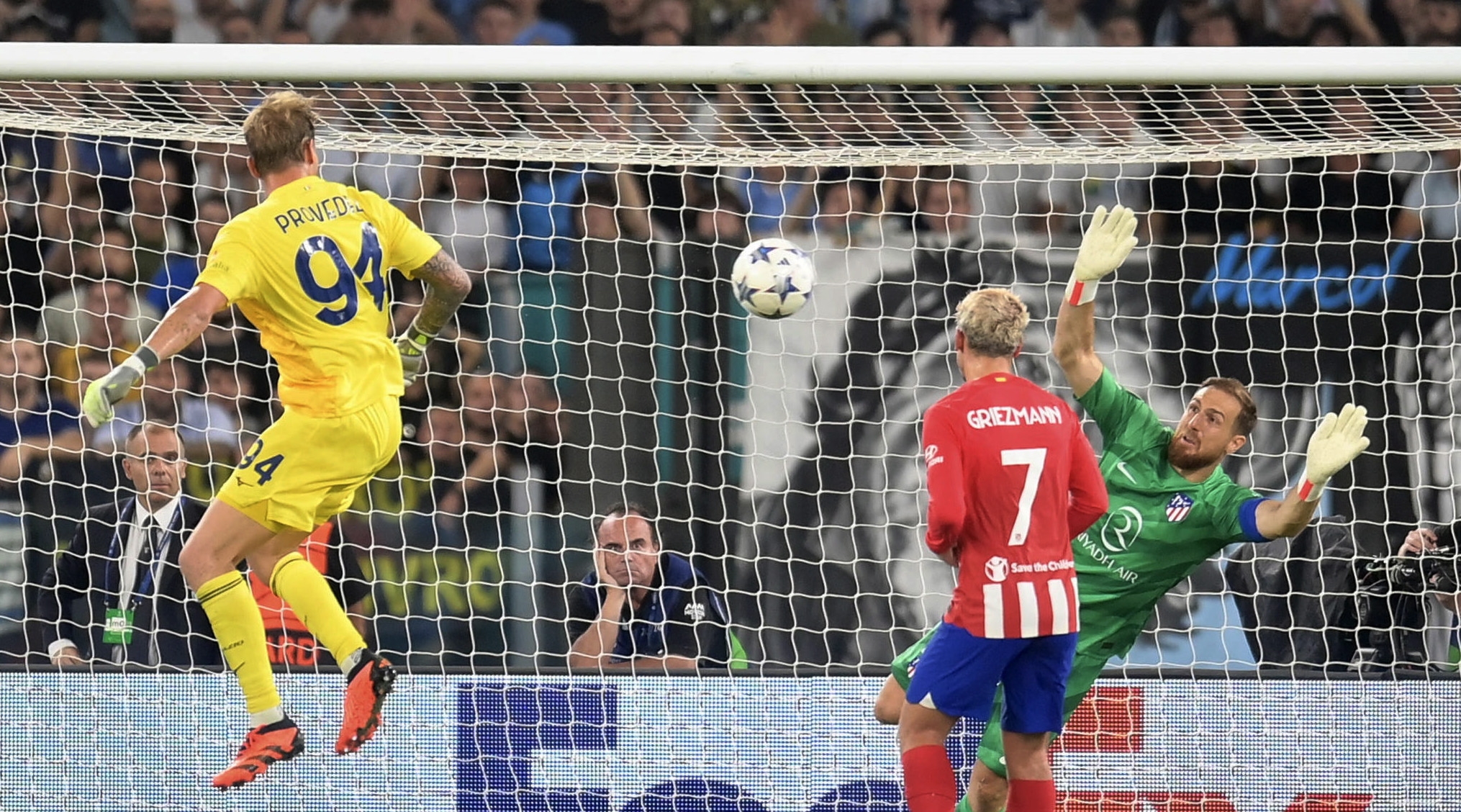 VIDEO | El increíble gol al 95 del portero de la Lazio que evita la derrota ante el Atlético de Madrid en Champions