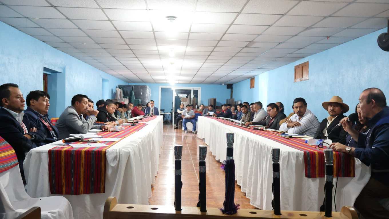 48 cantones de Totonicapán reunidos con el procurador de los Derechos Humanos (PDH) Alejandro Córdova, el 7 de septiembre de 2023.