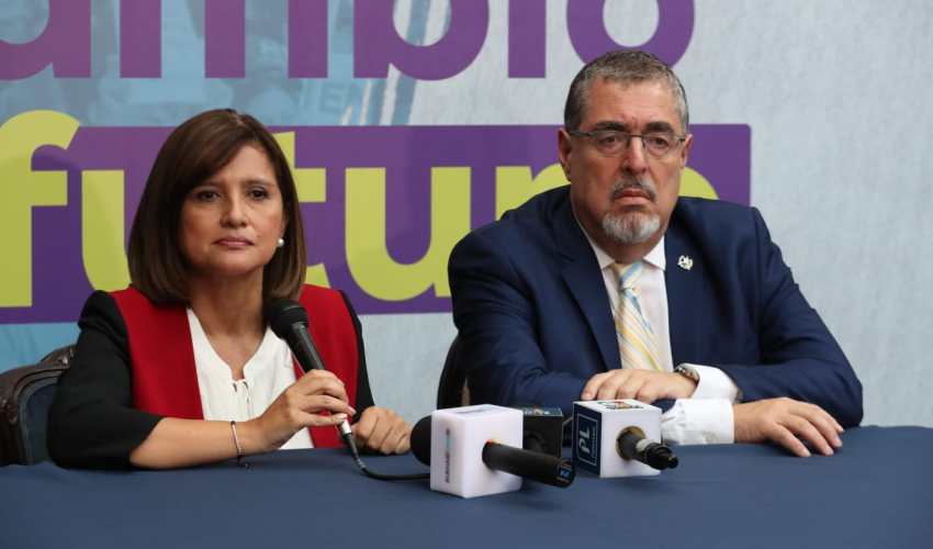 Bernardo Arévalo y Karin Herrera fueron electos presidente y vicepresidenta para el periodo 2024-2028. (Foto Prensa Libre: María Reneé Barrientos) 