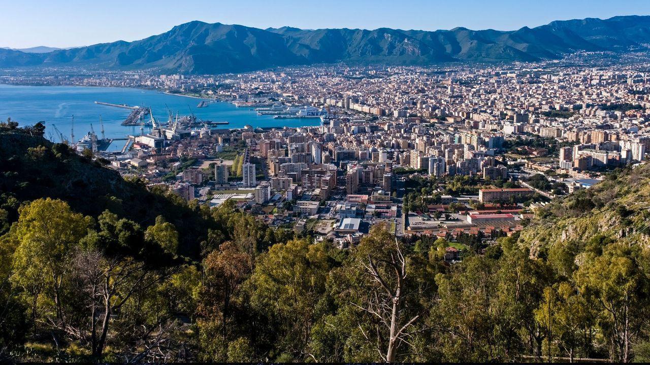 Palermo, la capital de Sicilia, es la base de la famosa organización mafiosa La Cosa Nostra. 
Palermo, la capital de Sicilia, es la base de la famosa organización mafiosa La Cosa Nostra.
GETTY IMAGES
