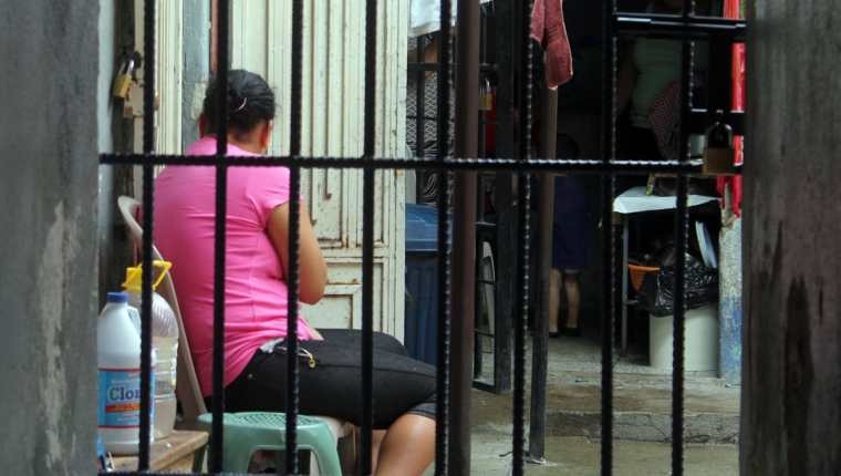 Una orden de una juez de ejecución le obliga al Sistema Penitenciario a hacer una separación efectiva de las mujeres en las prisiones del país. (Foto Prensa Libre: Hemeroteca PL).