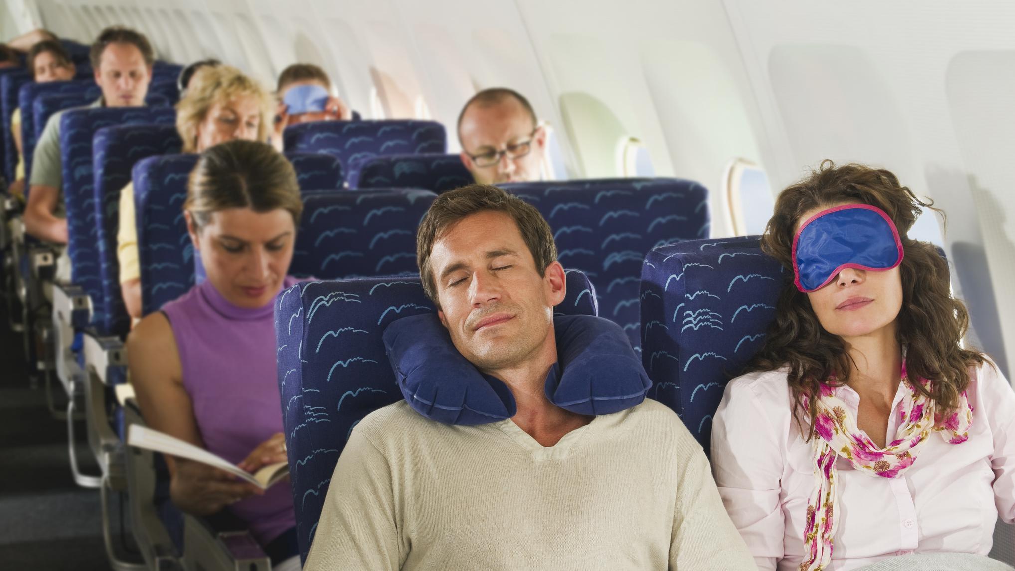 A algunas personas les resulta más fácil dormir en un avión que a otras. 
GETTY IMAGES

