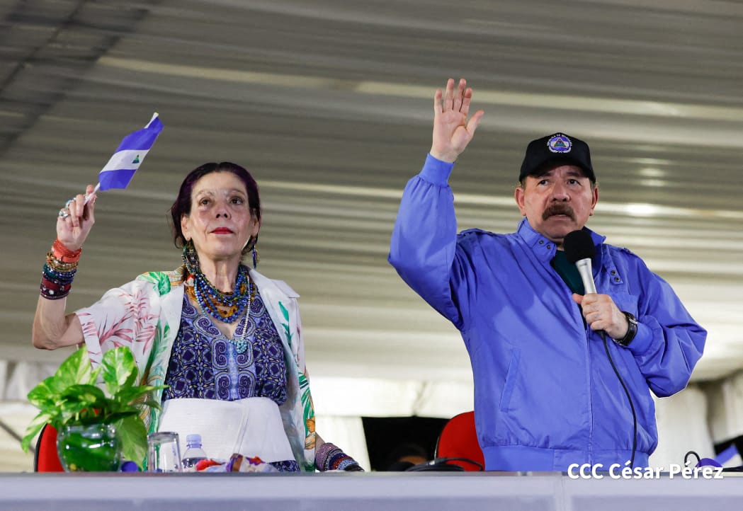Presidente de Nicaragua, Daniel Ortega, y su esposa y vicepresidenta, Rosario Murillo, en en una imagen de septiembre de 2023. (Foto Prensa Libre:  AFP/Presidencia de Nicaragua)