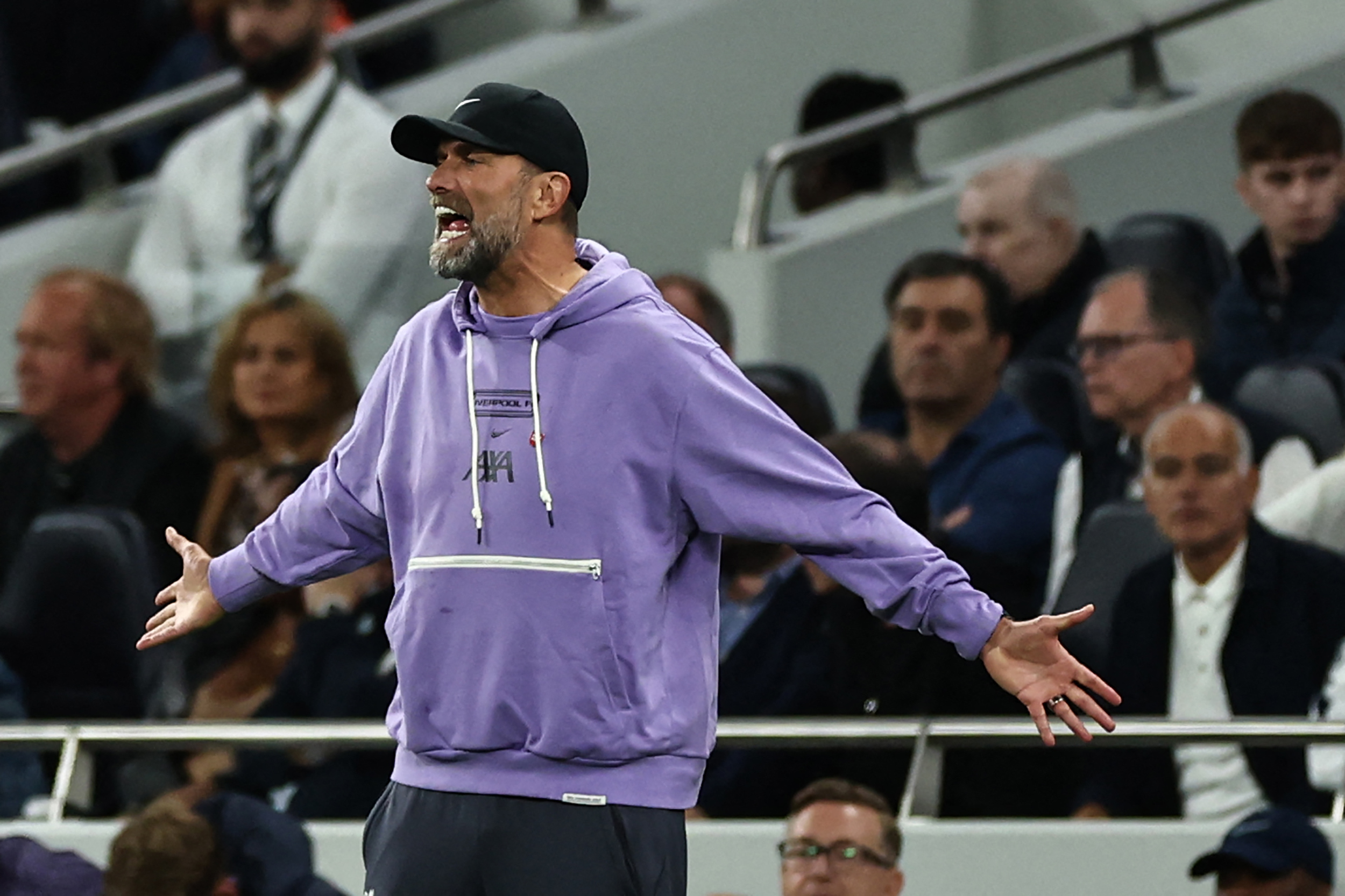 El entrenador alemán del Liverpool, Jurgen Klopp, reacciona durante el partido ante el Tottenham. (Foto Prensa Libre: AFP) 