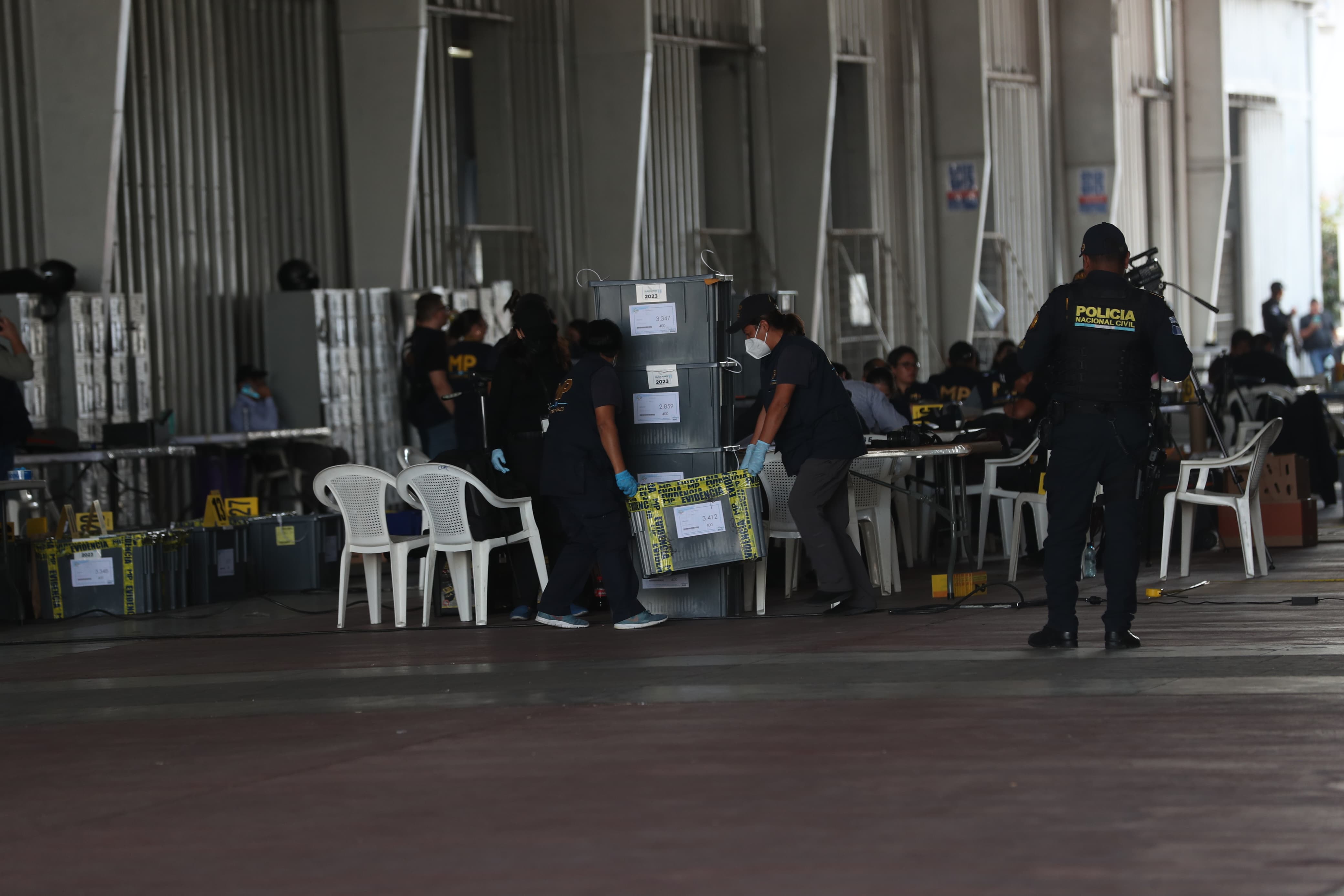 El MP solicitó al TSE 160 cajas con material electoral como parte de una investigación que desarrolla en el Centro de Operaciones del Proceso Electoral. (Foto Prensa Libre: Erick Ávila)