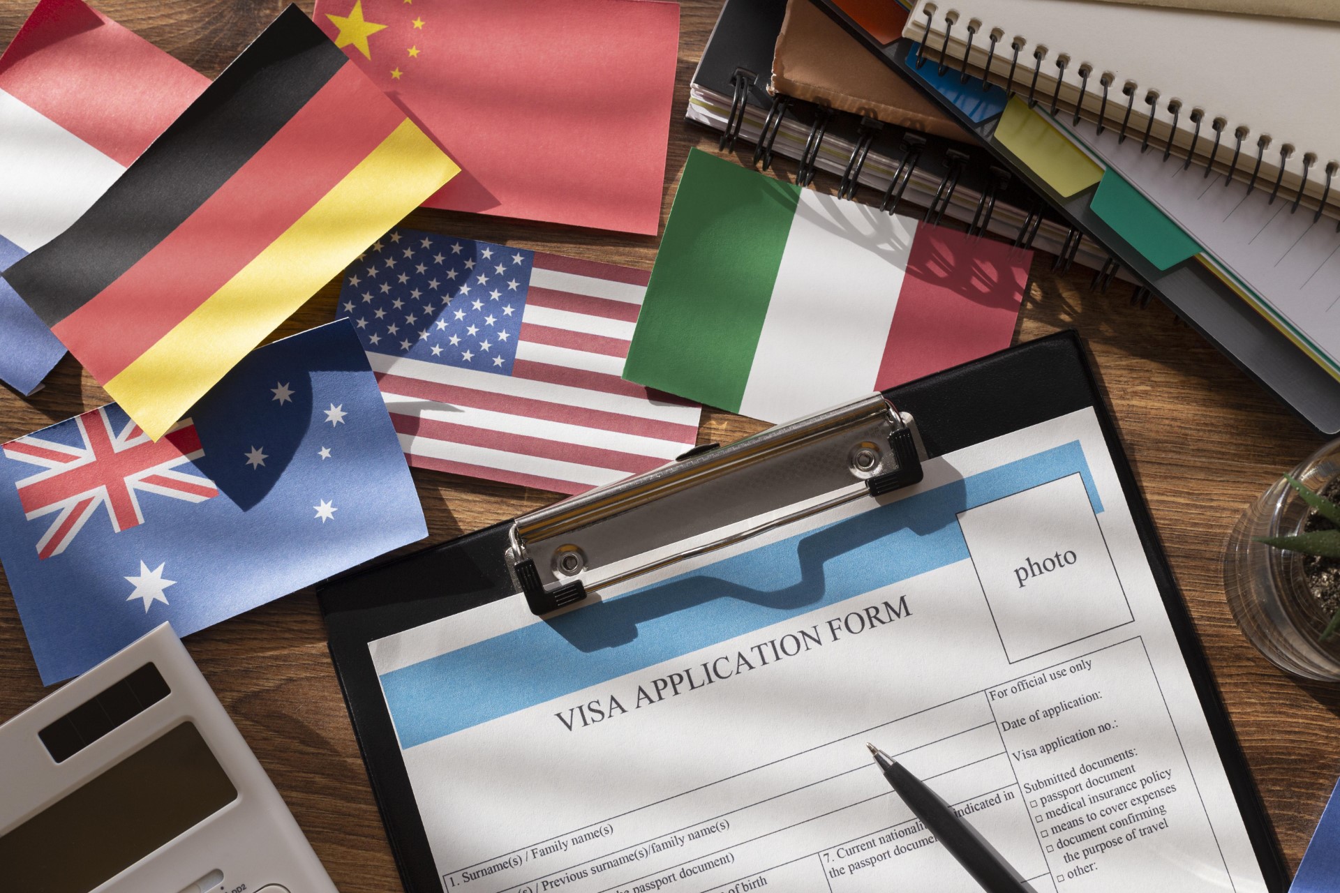 También, algunos personeros de organismos internacionales están exentos de visa.