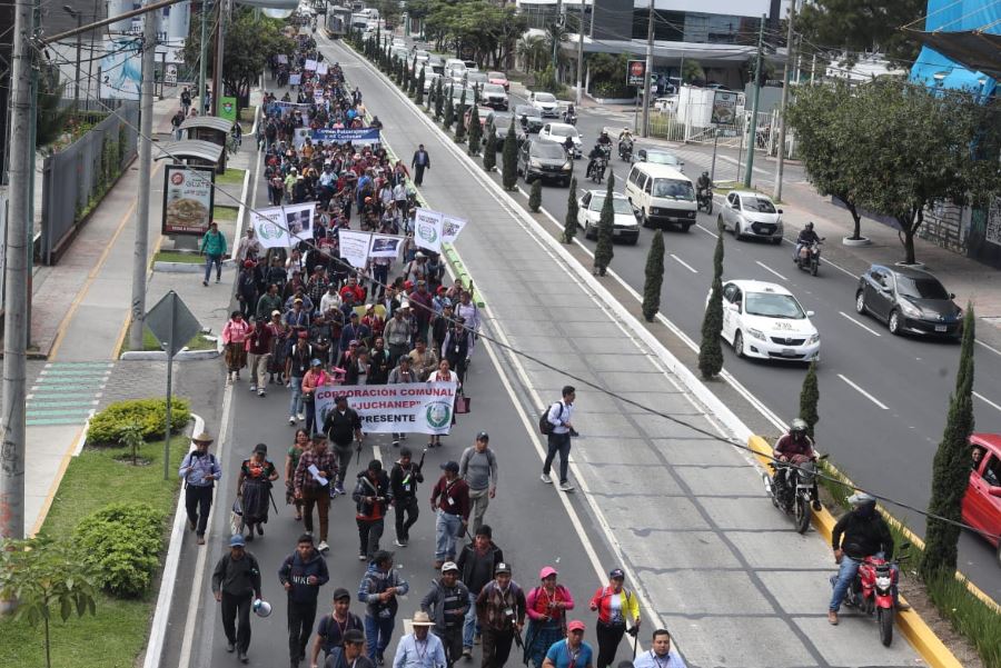 Autoridades de los 48 Cantones de Totonicapán manifiestan en la capital para pedir la renuncia de la fiscal Consuelo Porras