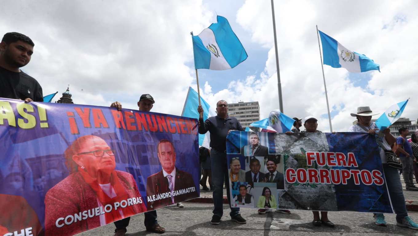 Universitarios piden la renuncia de funcionarios del Gobierno de Guatemala. (Foto Prensa Libre: E. García)