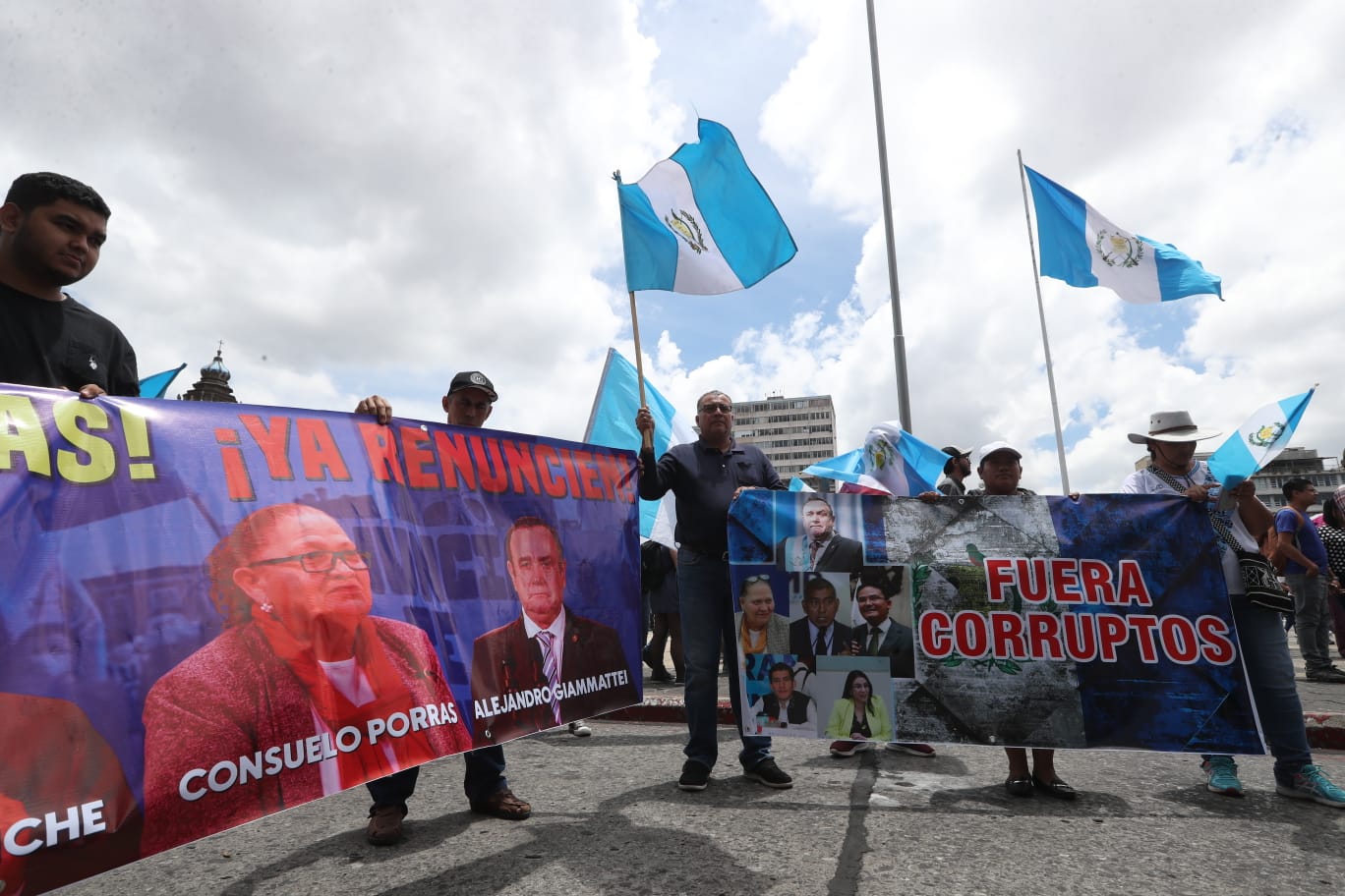 Universitarios piden la renuncia de funcionarios del Gobierno de Guatemala. (Foto Prensa Libre: E. García)